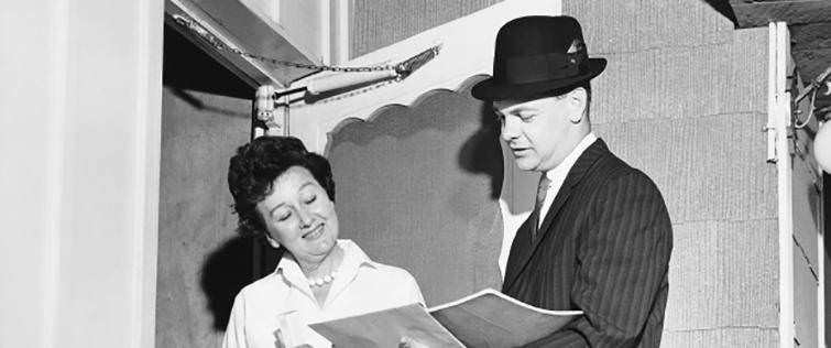 drop shipping is like the door to door salesman